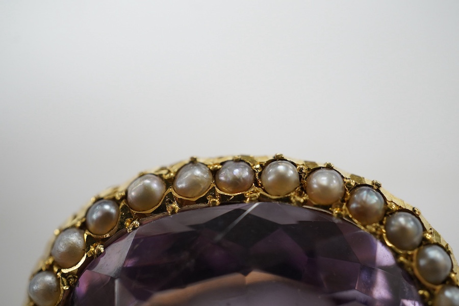 An Edwardian 15ct, amethyst and split pearl cluster set oval brooch, 23mm, gross weight 5 grams. Condition - good